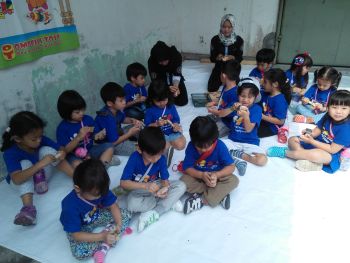 Highscope-Omocha-05-kegiatan03-mengamplas Highscope-Omocha-05-kegiatan03-mengamplas